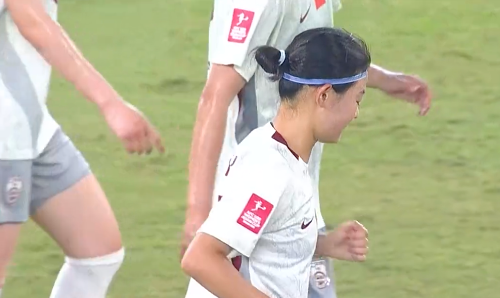乐鱼官网-半场1-0！女足U20吊打泰国，肖亚飞“惊天远射”破门，取胜没悬念